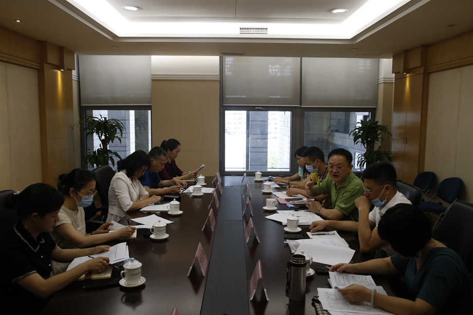 调研组在东莞市行政中心举行心理健康课题的座谈会