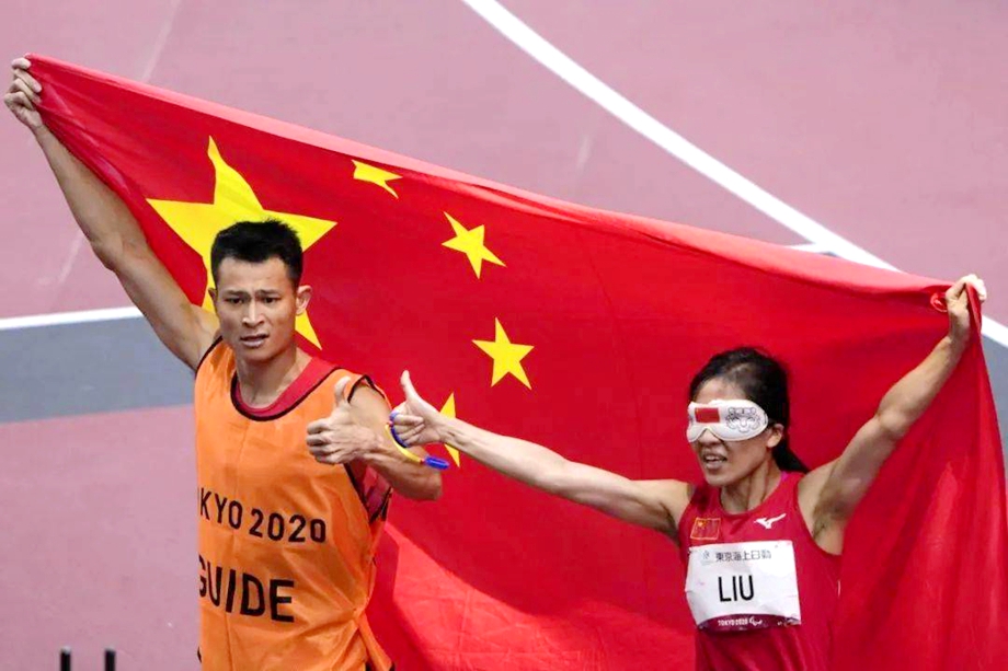 农工党员、田径教练胡正观指导训练的盲人女飞人刘翠青获得金牌并打破残奥会记录